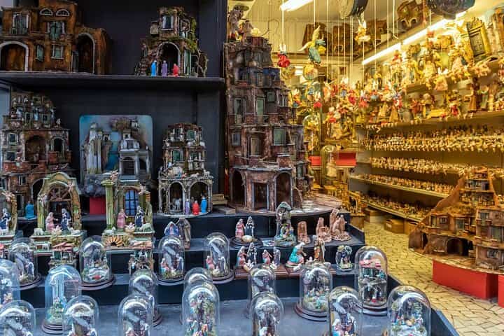 חקור את שוק חג המולד בנאפולי מאחורי הקלעים
