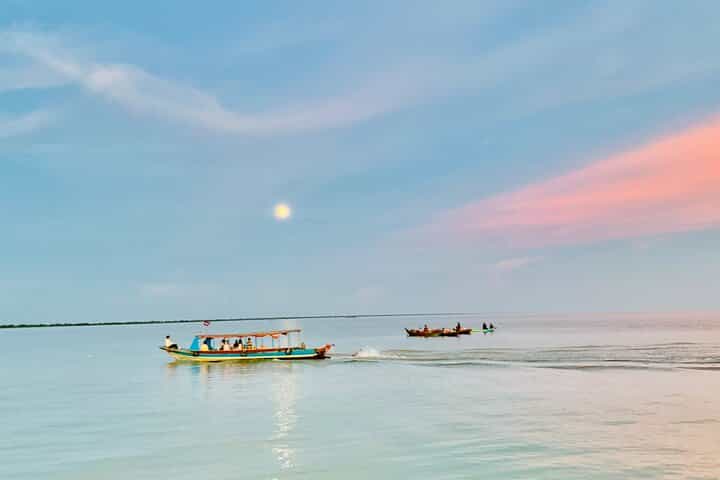 Siem Reap Airport Transfer & Floating Village By Private Taxi 