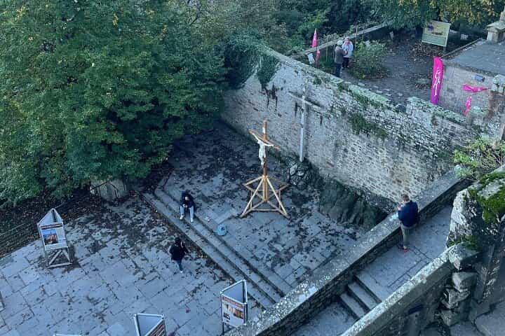 סיור בקבוצה קטנה במון סן מישל וביקור באביי עם טעימת סיידר