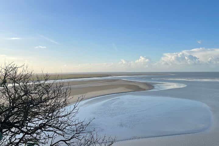סיור בקבוצה קטנה במון סן מישל וביקור באביי עם טעימת סיידר