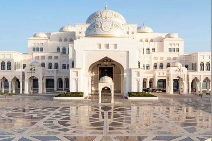 Abu Dhabi: Qasr Al Watan Tour with Private Transportation