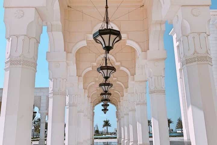 Abu Dhabi: Qasr Al Watan Tour with Private Transportation