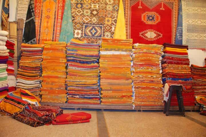 "קניות בסטייל: סיור מודרך בשווקי מרקש"