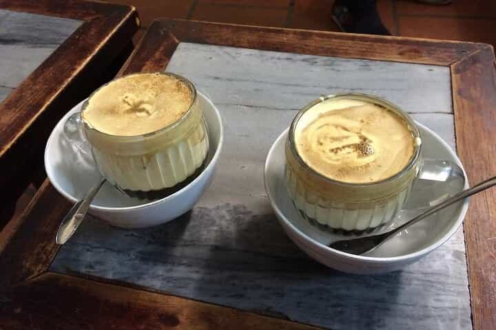 סיור אוכל רחוב פרטי בהאנוי עם ביקור ברחוב הרכבת