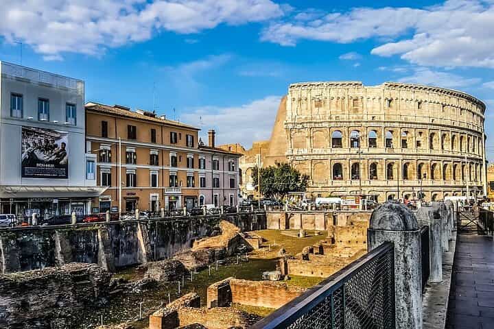 Rome:Colosseum Ticket + 24 hours hop on hop off Pass