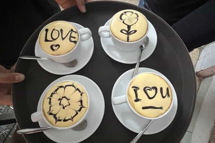 חווית שיעור קפה ביצים בעיר האנוי