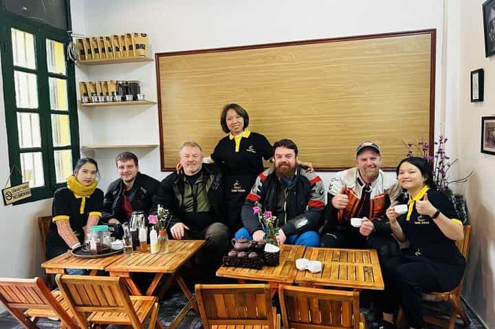 חווית שיעור קפה ביצים בעיר האנוי