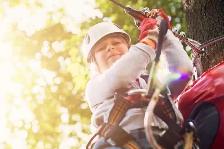 קורס הרפתקאות בעצי העצים בקרים
