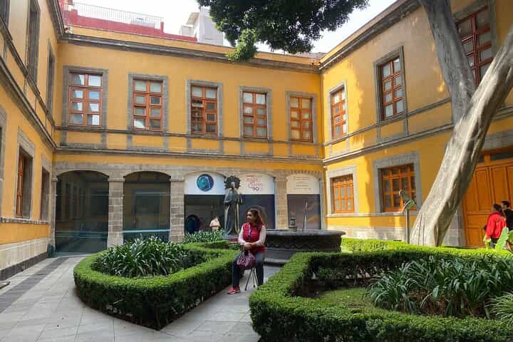 Mexico City : Heroines & Villans of Mexico Tenochtitlan