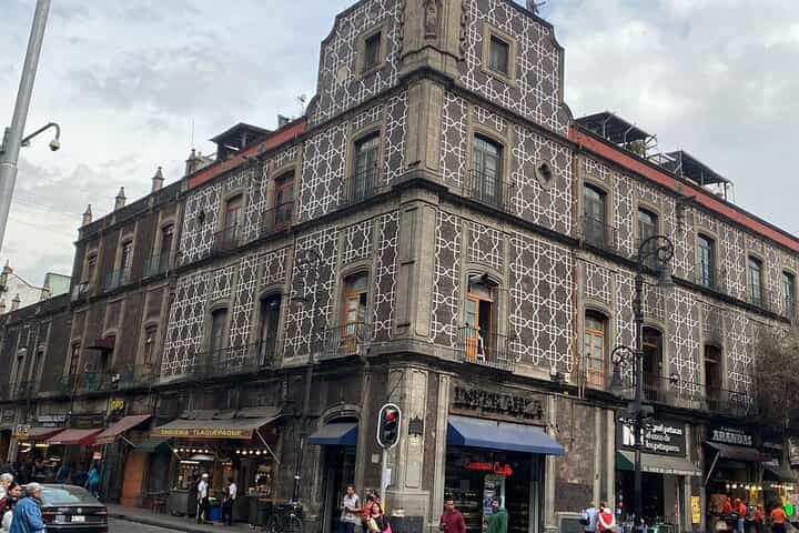 Mexico City : Heroines & Villans of Mexico Tenochtitlan