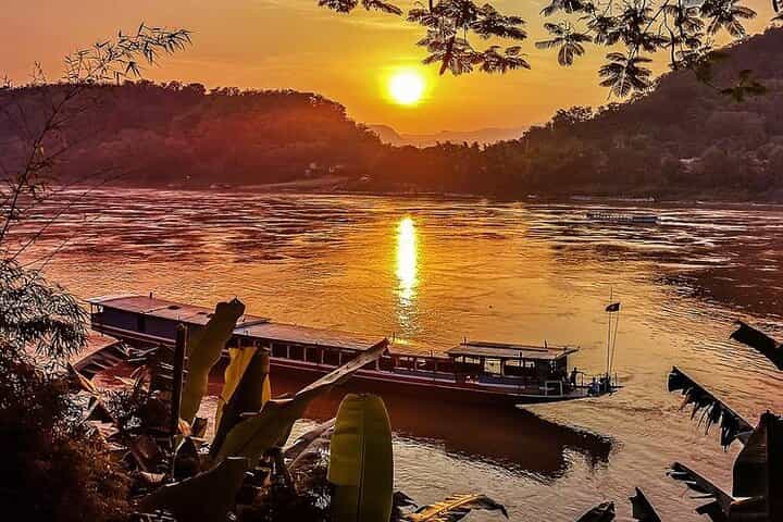 מפל קואנג סי עם נוף שקיעה, שייט בנהר המקונג, מערת פקאו