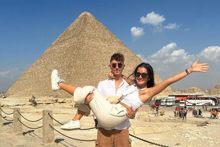 סיור חצי יום לפירמידות בגיזה, סphinx, בתוך הפירמידה, גמלים, ארוחת צהריים