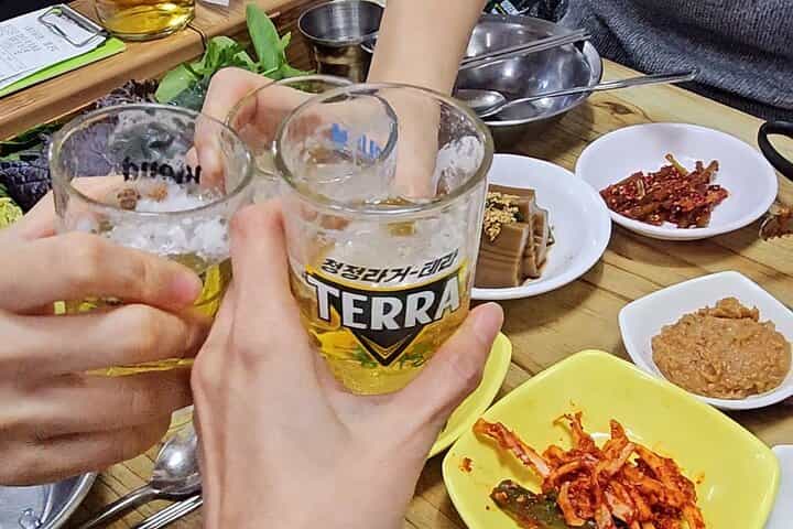 שילוב בישול ק BBQ קוריאני מקומי ונזיד קימצ'י חקור אוצרות חבויים בסיאול