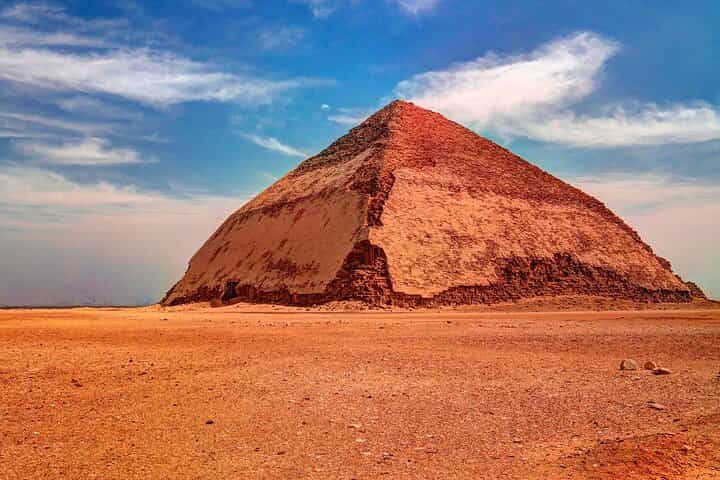 פירמידות ממפיס, סקרה ודאשור עם מדריך טיולים
