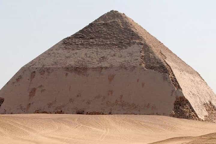 פירמידות ממפיס, סקרה ודאשור עם מדריך טיולים