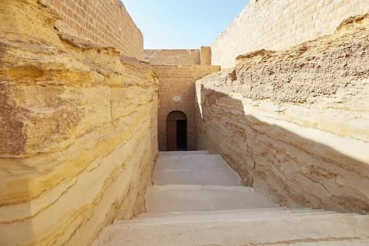 סיור יומי לממפיס, סקרה ופירמידות דאשור