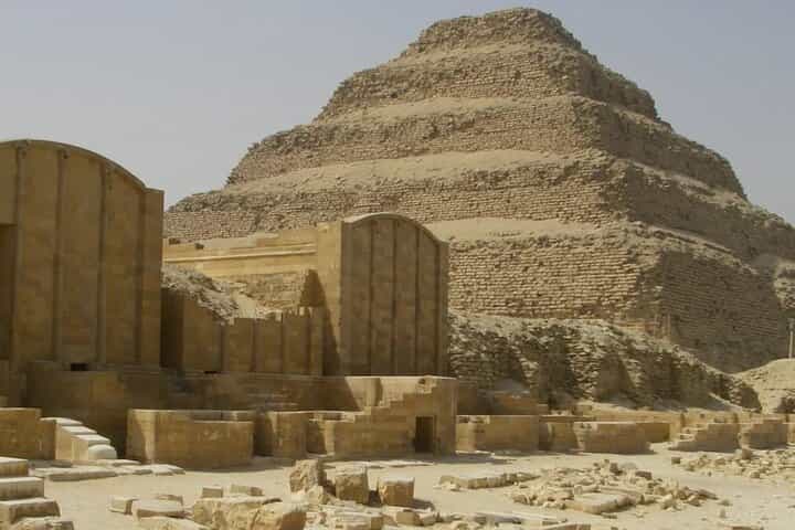 סיור יומי לממפיס, סקרה ופירמידות דאשור