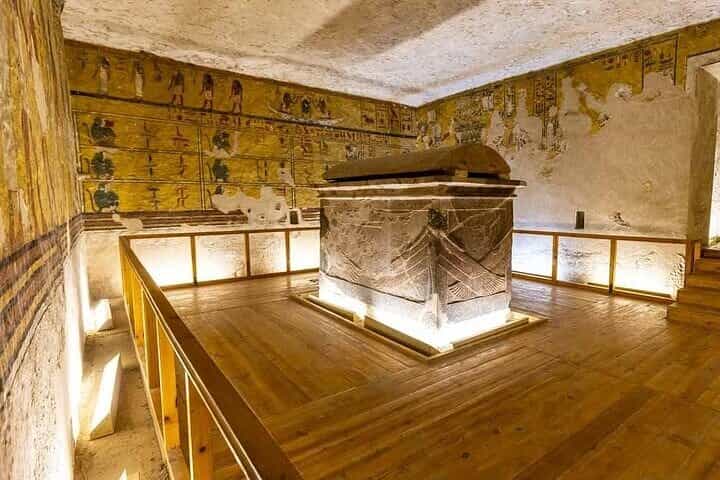 סיור יומי בביקור בבנקי הנילוס המזרחיים והמערביים