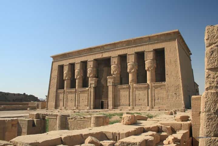 סיור פרטי במקדש דנדרה מחמורת