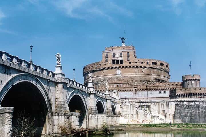 Rome: Tour Castel Sant'Angelo and the Corridor of the Popes