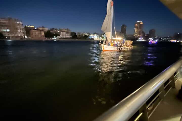 שייט ערב עם ריקודי בטן ומופע דרווישים החל מ-9$.