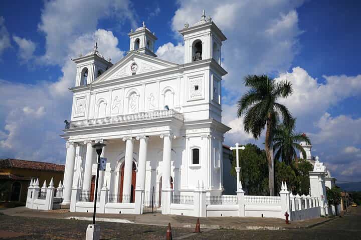 Archaeology and Colonial Charm: Cihuatan and Suchitoto Private Tour
