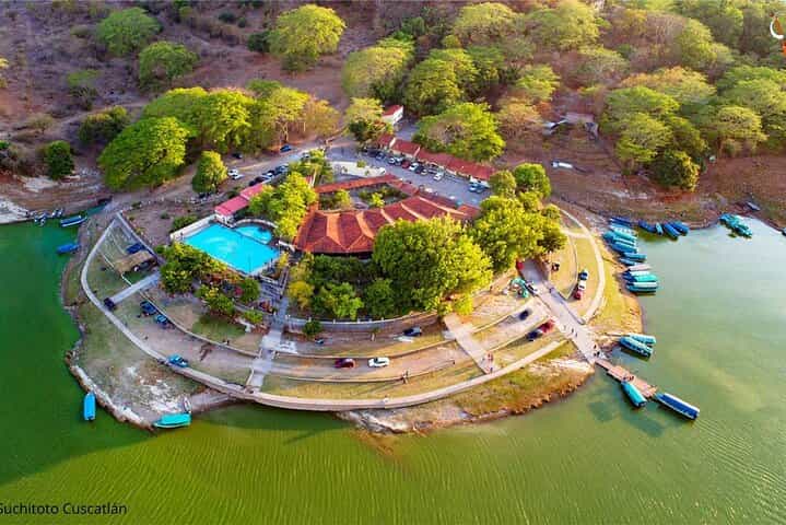 Archaeology and Colonial Charm: Cihuatan and Suchitoto Private Tour