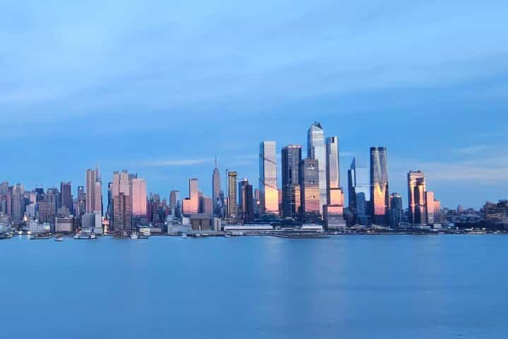 New York Skyline Magic - The Real Skyline With a Real Local