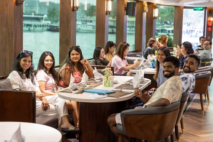 שייט יומי קטמרן יוקרתי למפרץ לאן ה ומפרץ הו לונג