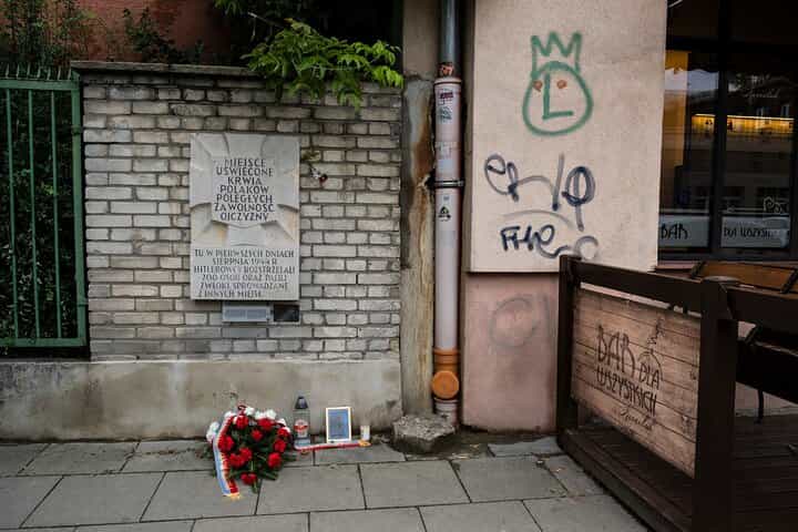 סיור פרטי בגטו ורשה, בבית הקברות היהודי, במוזיאון פולין