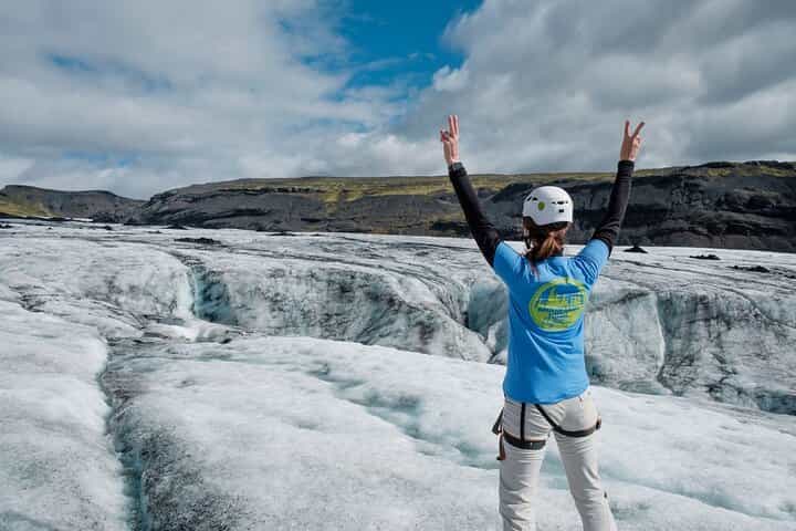 הרפתקת אורות הצפון של 4 ימים - מערות קרח וג'יפים סופר 4x4