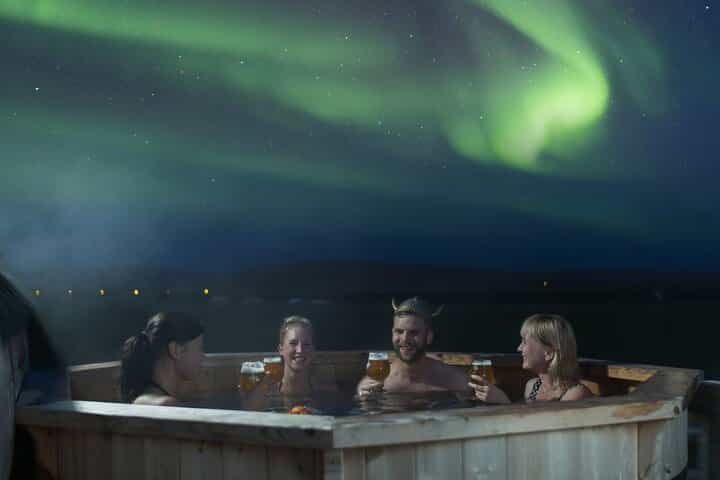 הרפתקת אורות הצפון של 4 ימים - מערות קרח וג'יפים סופר 4x4