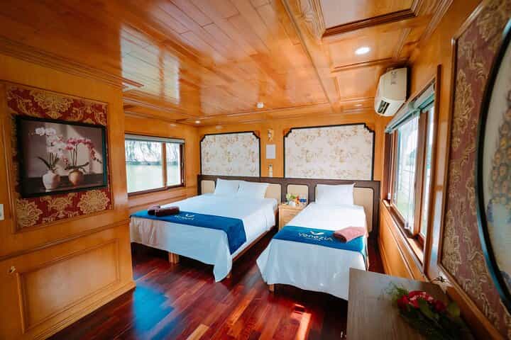 שייט של יומיים ולילה באזור פחות תיירותי עם 5-10 אנשים, קיאקים, ורכיבה על אופניים.