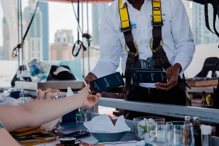 דינר בשמים - חוויה ייחודית בקו השמיים של דובאי