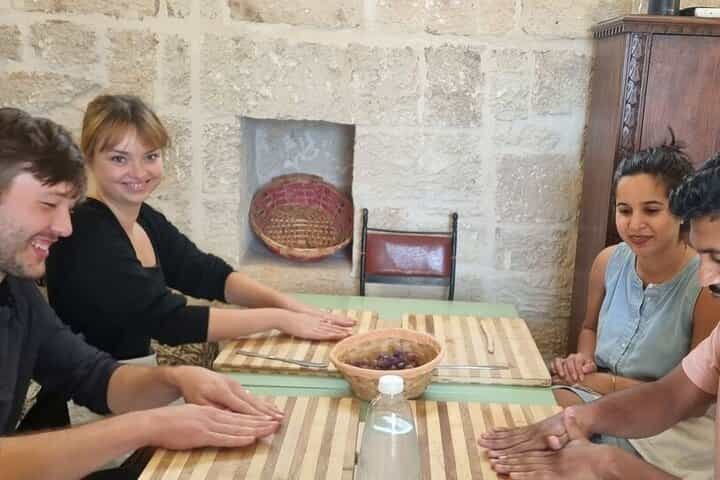 שיעור פסטה עם טעימות של שמן זית כתית מעולה