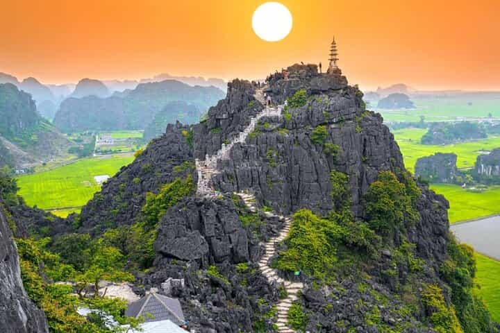 Ninh Binh Sunset Motobike Tour : Mua Cave & Hoa Lu Ancient Town