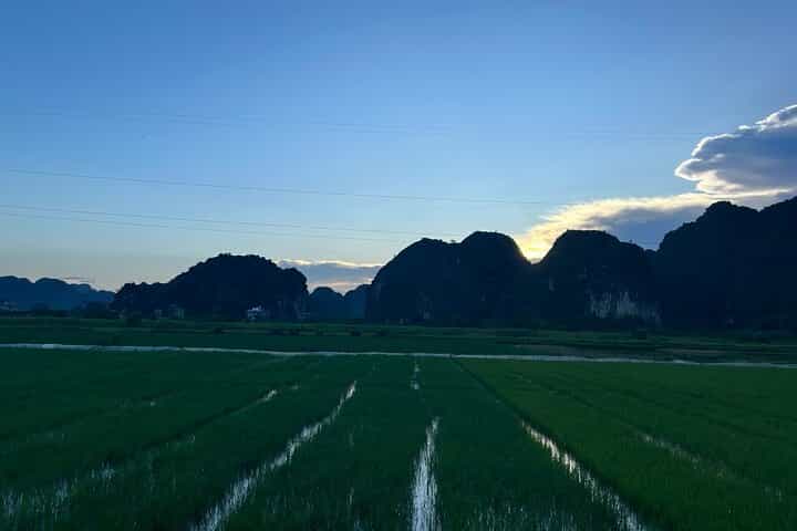 Ninh Binh Sunset Motobike Tour : Mua Cave & Hoa Lu Ancient Town