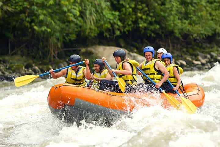 רפטינג בנהר איונג בבאלי עם ארוחת צהריים והסעות אופציונליות