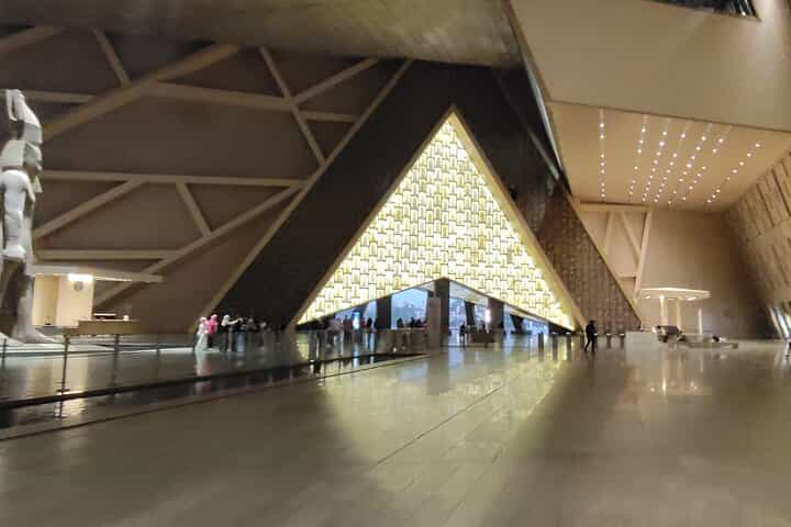 סיור בפירמידות גיזה עם המוזיאון המצרי הגדול