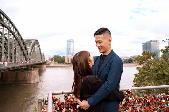 Private Vacation Photoshoot with Photographer in Cologne