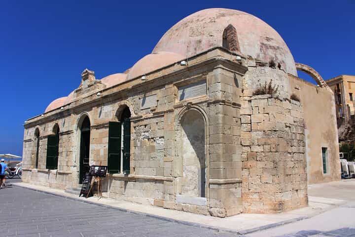 סיור בעיר הקסומה חאניה ואגם קורנס עם העברות וחטיף