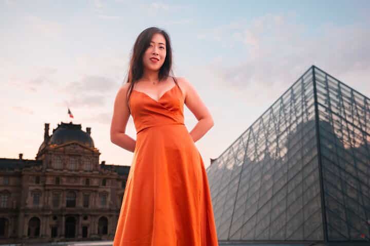 מושב צילום פרטי ליד מגדל איiffel ורחובות מסביב