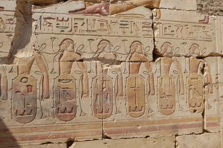 סיור של יום שלם למקדשי דנדרה ואבידוס מלוקסור