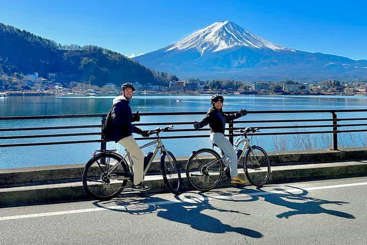 Lake Kawaguchi Explorer: E-Bike Guided Tour