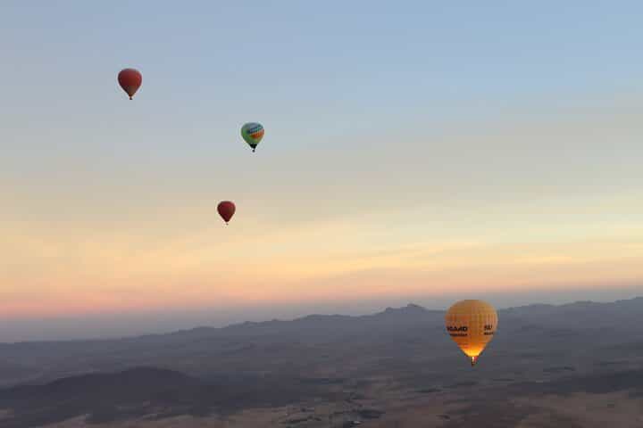 רכיבת כדור פורח בשקיעה מעל מרקש עם איסוף מהמלון