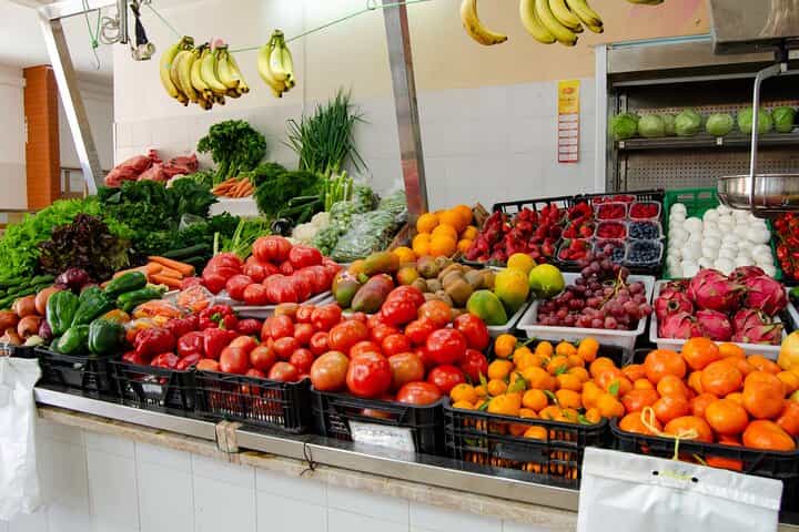 Albufeira: A Local Experience w/food tasting & local shops