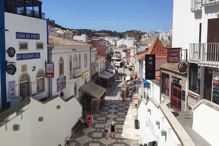 Albufeira: A Local Experience w/food tasting & local shops