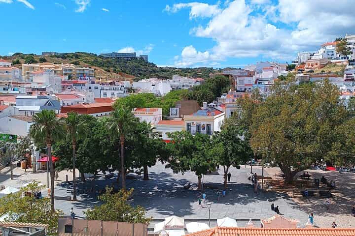 Albufeira: A Local Experience w/food tasting & local shops