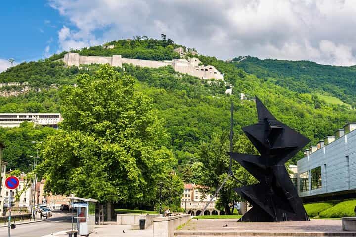 Explore Grenoble in 60 minutes with a Local