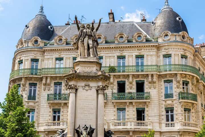 Explore Grenoble in 60 minutes with a Local